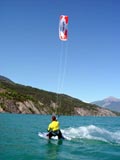 Kite surf sur le lac de Serre-Ponçon